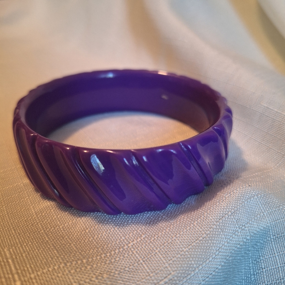 Lucite Bangle Bracelet Purple Textured Plastic Hong Kong Label 60s 70s Mod VTG